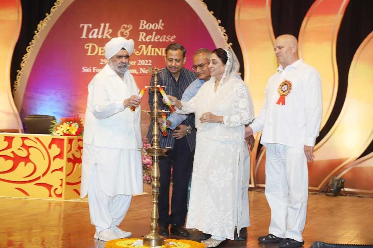 संत राजिन्दर सिंह द्वारा लिखित पुस्तक डिटॉक्स द माइंड का विमोचन